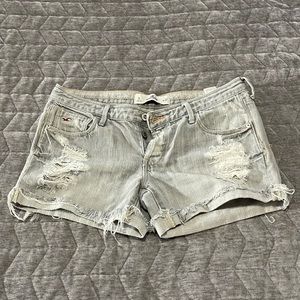 Hollister Size 5 light gray denim shorts